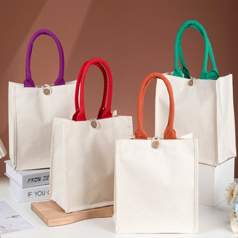 Túi tote vải có tay cầm tương phản có nút gỗ
