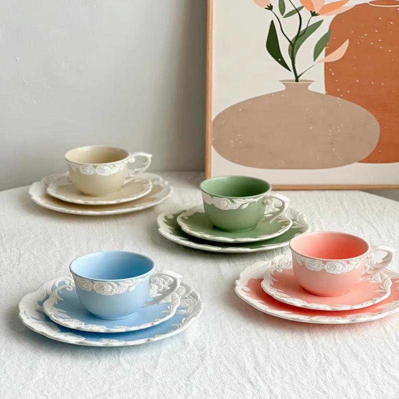 Cúp gốm hoa hồng nổi cổ điển cho bữa tiệc